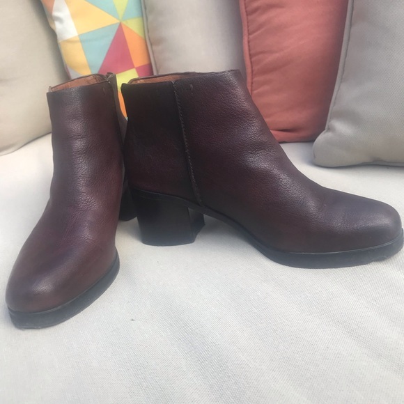 Kenneth Cole Gentle Souls Ankle Boots - Picture 3 of 7